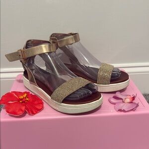 💕MIA Gold Sandals Elegant Strappy Design size 8 🌸🌺